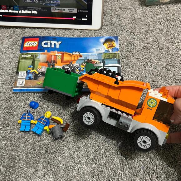 Lego 60220 City Garbage Truck - Picture 2 of 2
